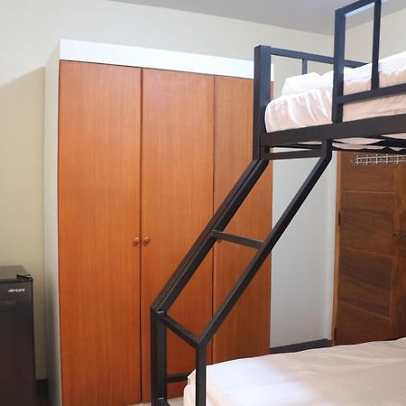 Anicia Guesthouse Rooms Paranaque City Exterior photo