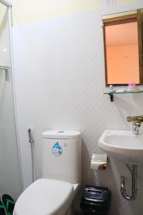 Anicia Guesthouse Rooms Paranaque City Exterior photo